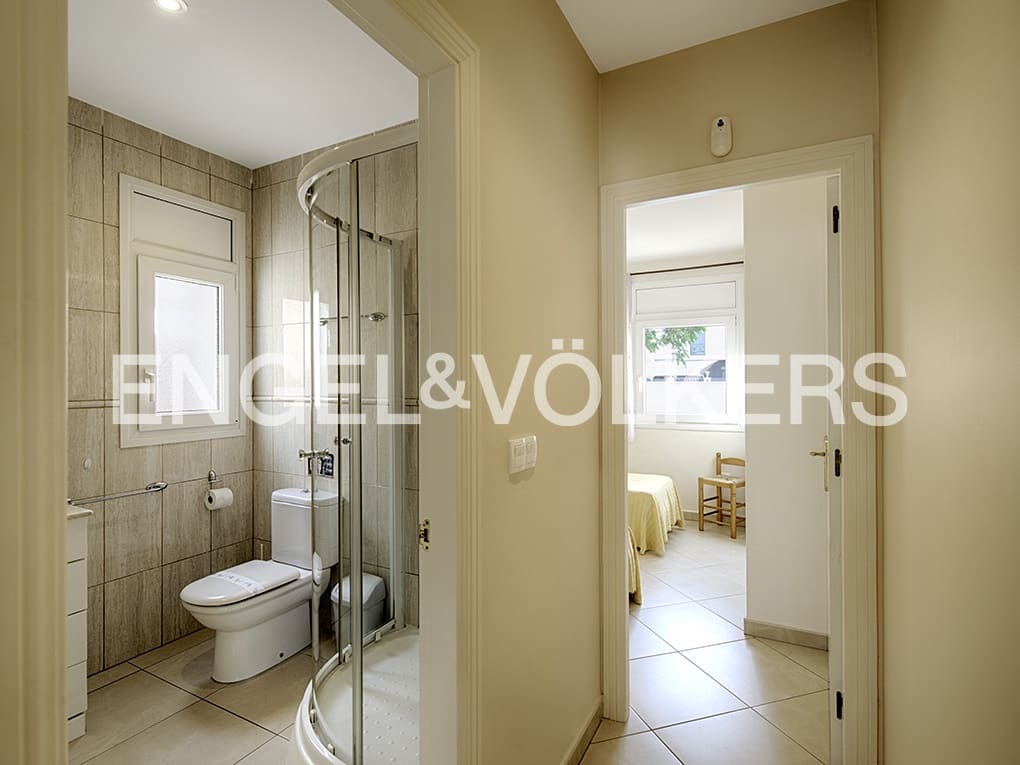 3 slaapkamer Villa te koop in Empuriabrava met zwembad garage - € 799.000 (Ref: 9005588)