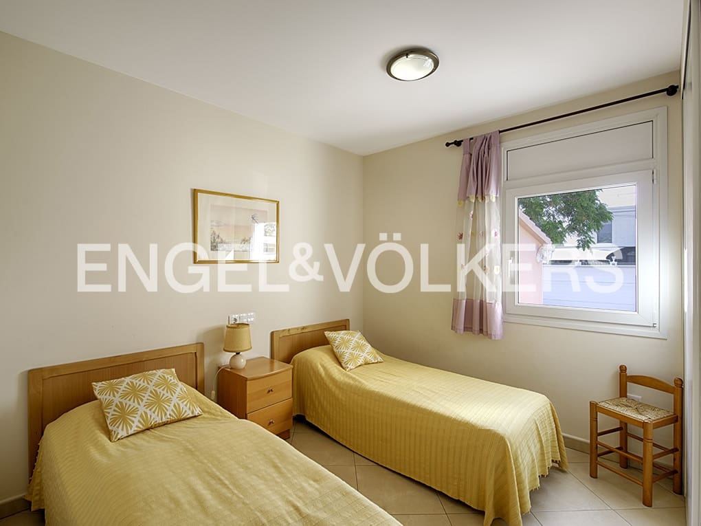 3 slaapkamer Villa te koop in Empuriabrava met zwembad garage - € 799.000 (Ref: 9005588)