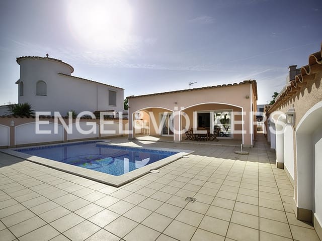 3 slaapkamer Villa te koop in Empuriabrava, Castelló d'Empúries met zwembad garage - € 799.000 (Ref: 9005588)