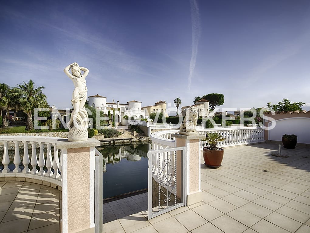 3 slaapkamer Villa te koop in Empuriabrava met zwembad garage - € 799.000 (Ref: 9005588)