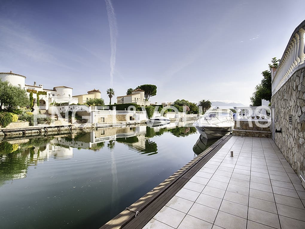 3 slaapkamer Villa te koop in Empuriabrava met zwembad garage - € 799.000 (Ref: 9005588)