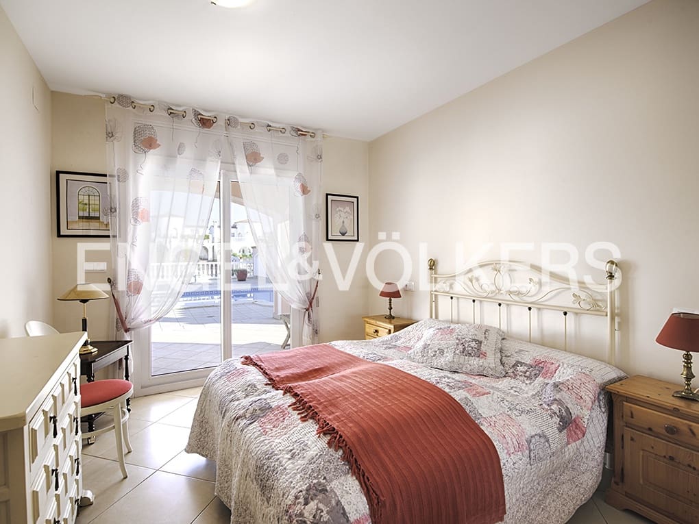 3 slaapkamer Villa te koop in Empuriabrava met zwembad garage - € 799.000 (Ref: 9005588)