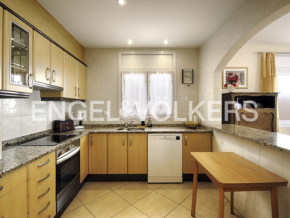 3 slaapkamer Villa te koop in Empuriabrava met zwembad garage - € 799.000 (Ref: 9005588)