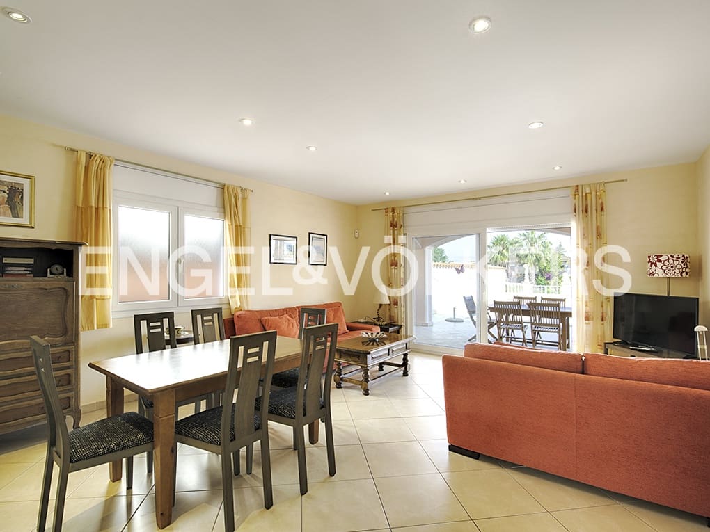 3 slaapkamer Villa te koop in Empuriabrava met zwembad garage - € 799.000 (Ref: 9005588)