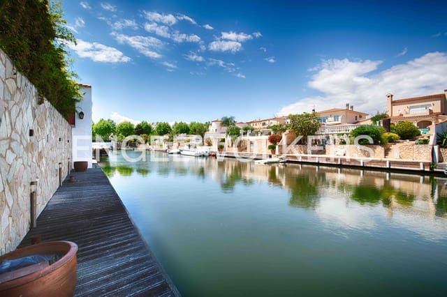 Chalet de 6 habitaciones en Empuriabrava, Castelló d'Empúries en venta con garaje - 1.100.000 € (Ref: 9005590)