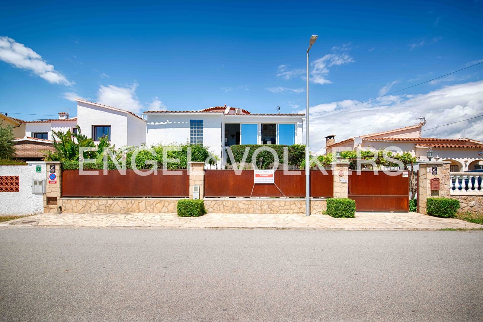 Chalet de 6 habitaciones en Empuriabrava en venta con garaje - 1.100.000 € (Ref: 9005590)