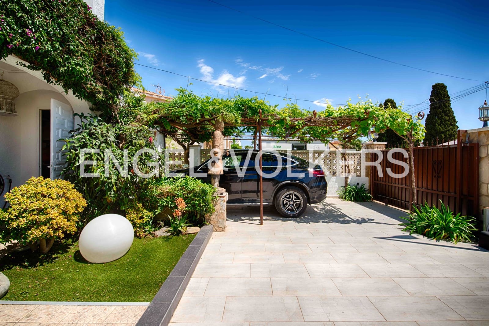 Chalet de 6 habitaciones en Empuriabrava en venta con garaje - 1.100.000 € (Ref: 9005590)