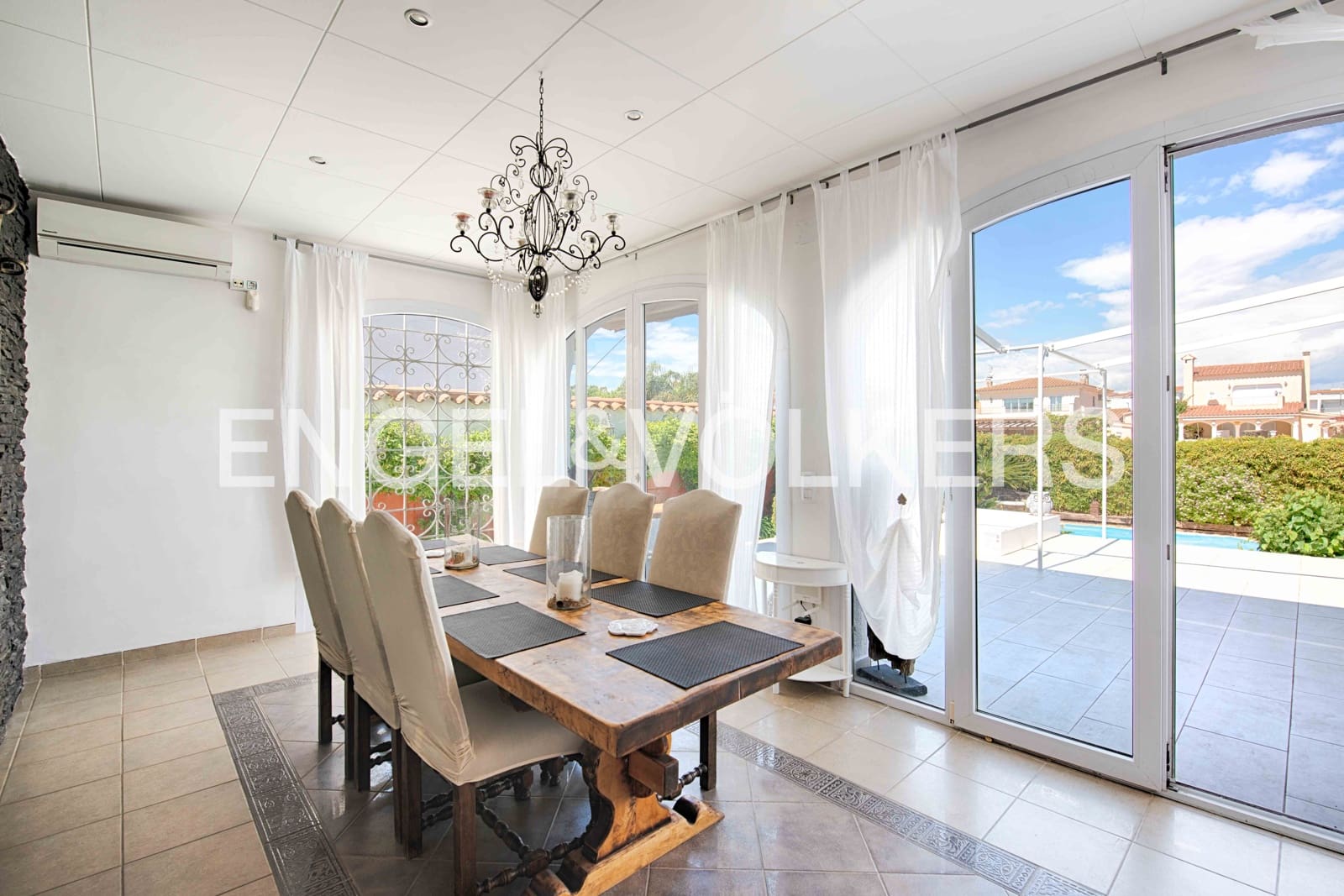 Chalet de 6 habitaciones en Empuriabrava en venta con garaje - 1.100.000 € (Ref: 9005590)
