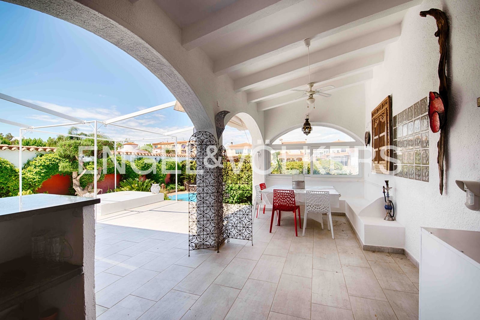 Chalet de 6 habitaciones en Empuriabrava en venta con garaje - 1.100.000 € (Ref: 9005590)