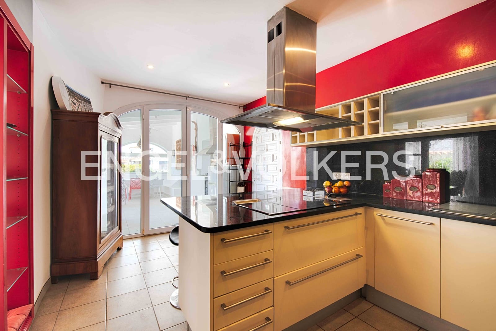 Chalet de 6 habitaciones en Empuriabrava en venta con garaje - 1.100.000 € (Ref: 9005590)