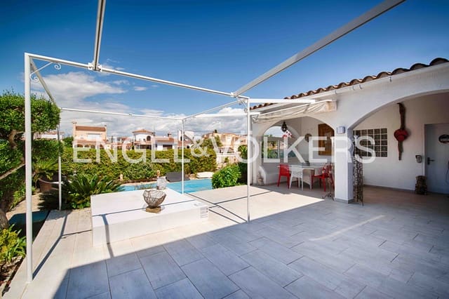 Chalet de 6 habitaciones en Empuriabrava, Castelló d'Empúries en venta con garaje - 1.100.000 € (Ref: 9005590)