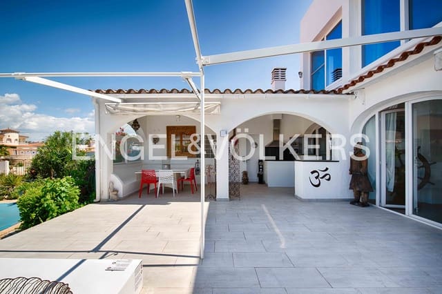 Chalet de 6 habitaciones en Empuriabrava, Castelló d'Empúries en venta con garaje - 1.100.000 € (Ref: 9005590)