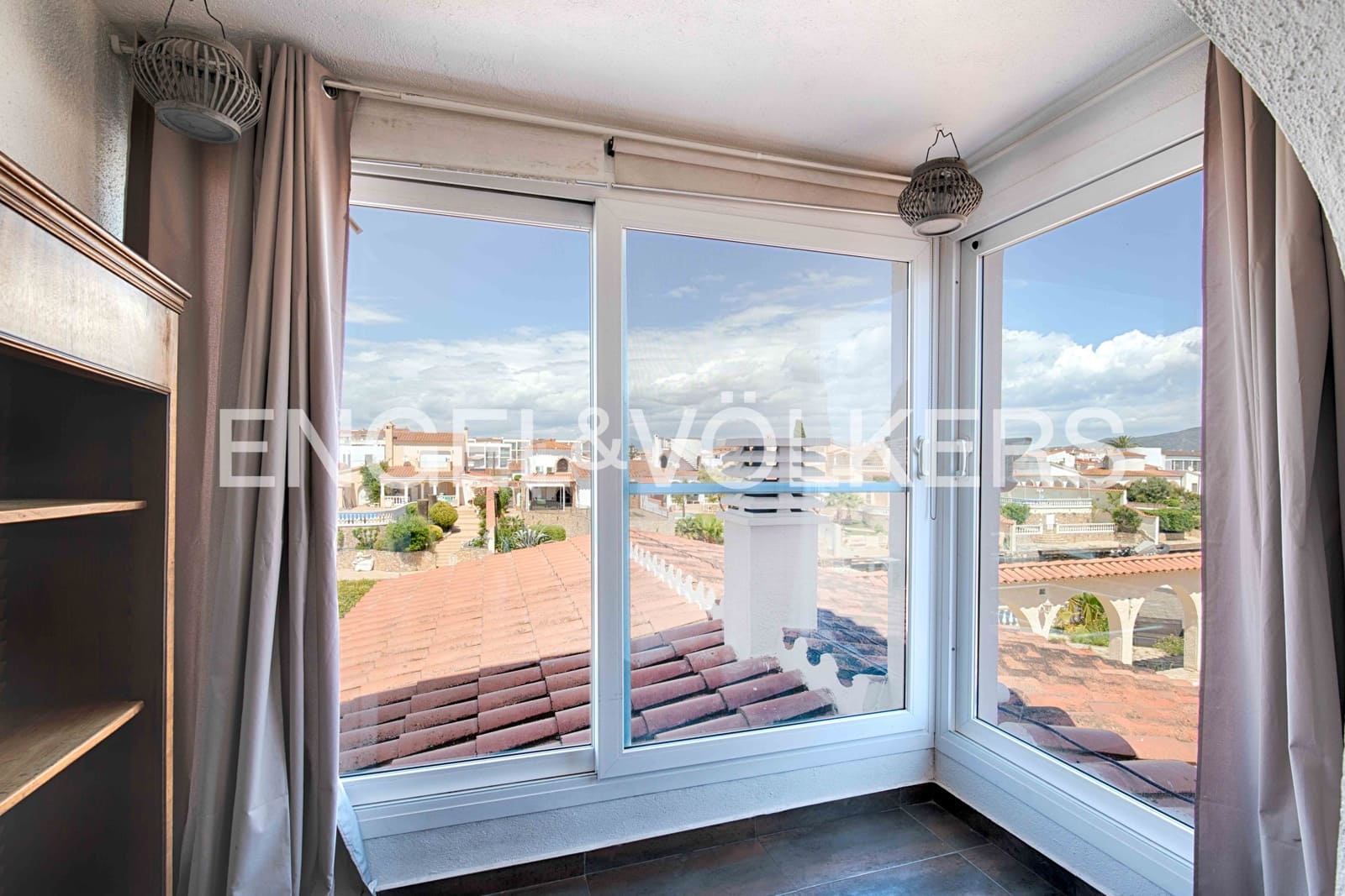 Chalet de 6 habitaciones en Empuriabrava en venta con garaje - 1.100.000 € (Ref: 9005590)