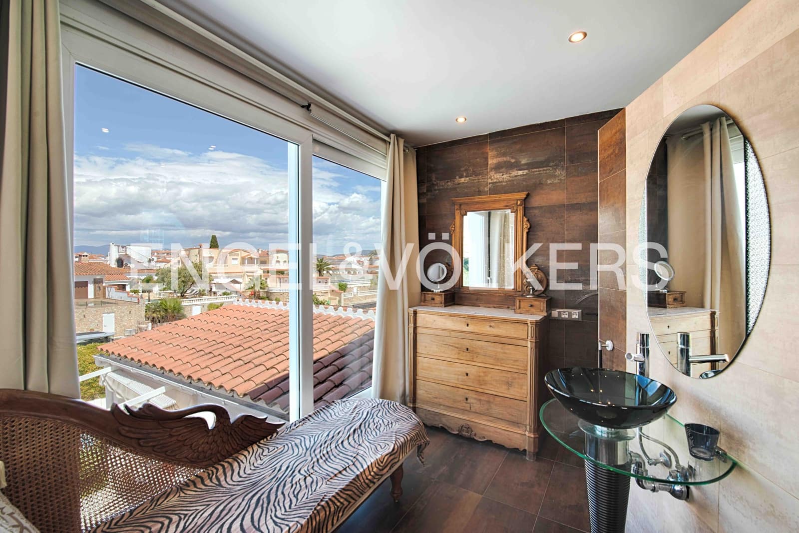 Chalet de 6 habitaciones en Empuriabrava en venta con garaje - 1.100.000 € (Ref: 9005590)