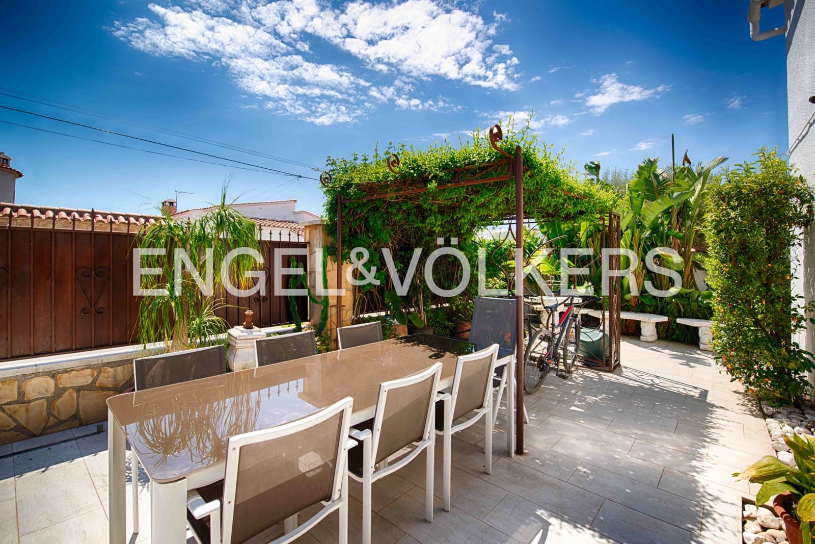 Chalet de 6 habitaciones en Empuriabrava en venta con garaje - 1.100.000 € (Ref: 9005590)