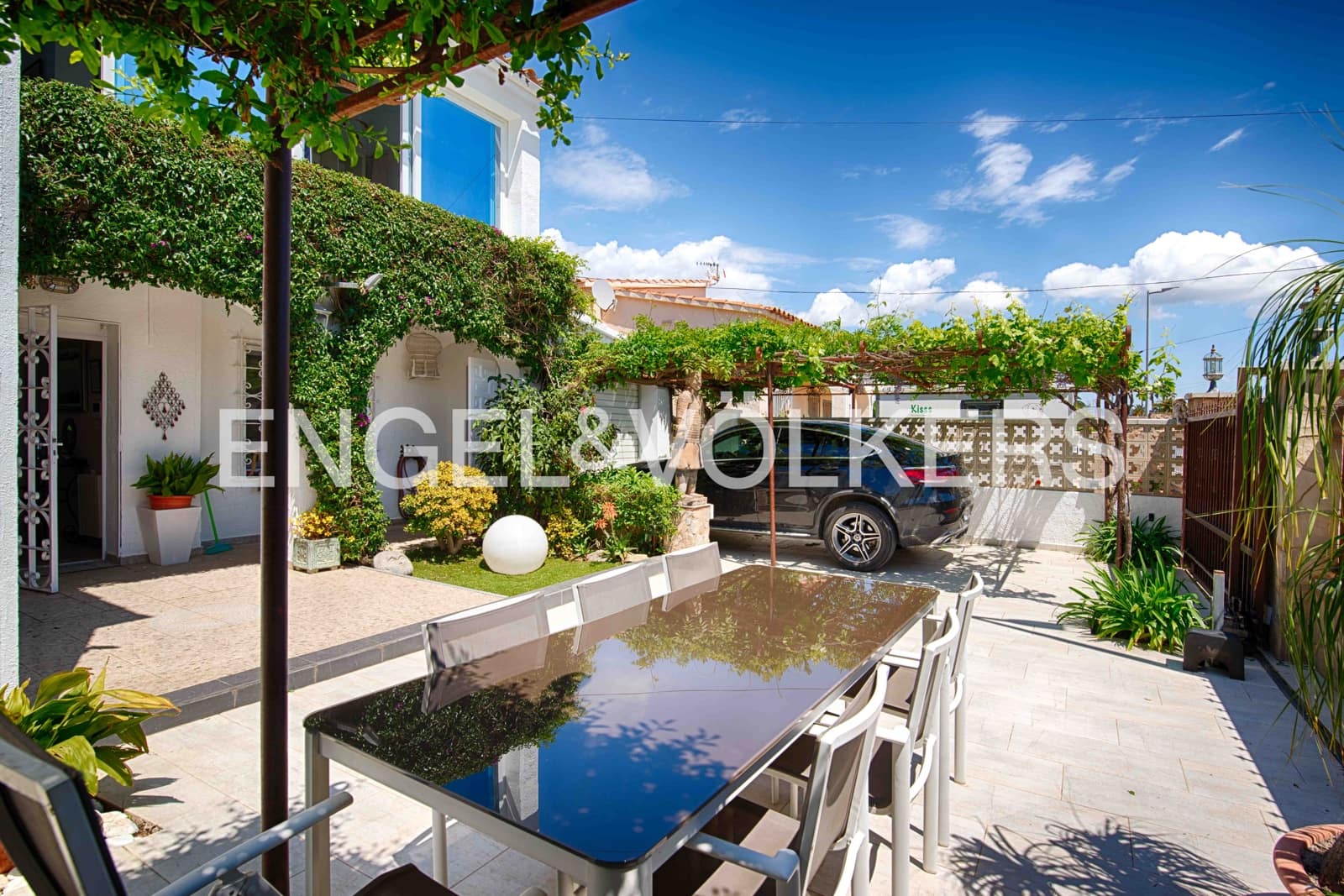 Chalet de 6 habitaciones en Empuriabrava en venta con garaje - 1.100.000 € (Ref: 9005590)