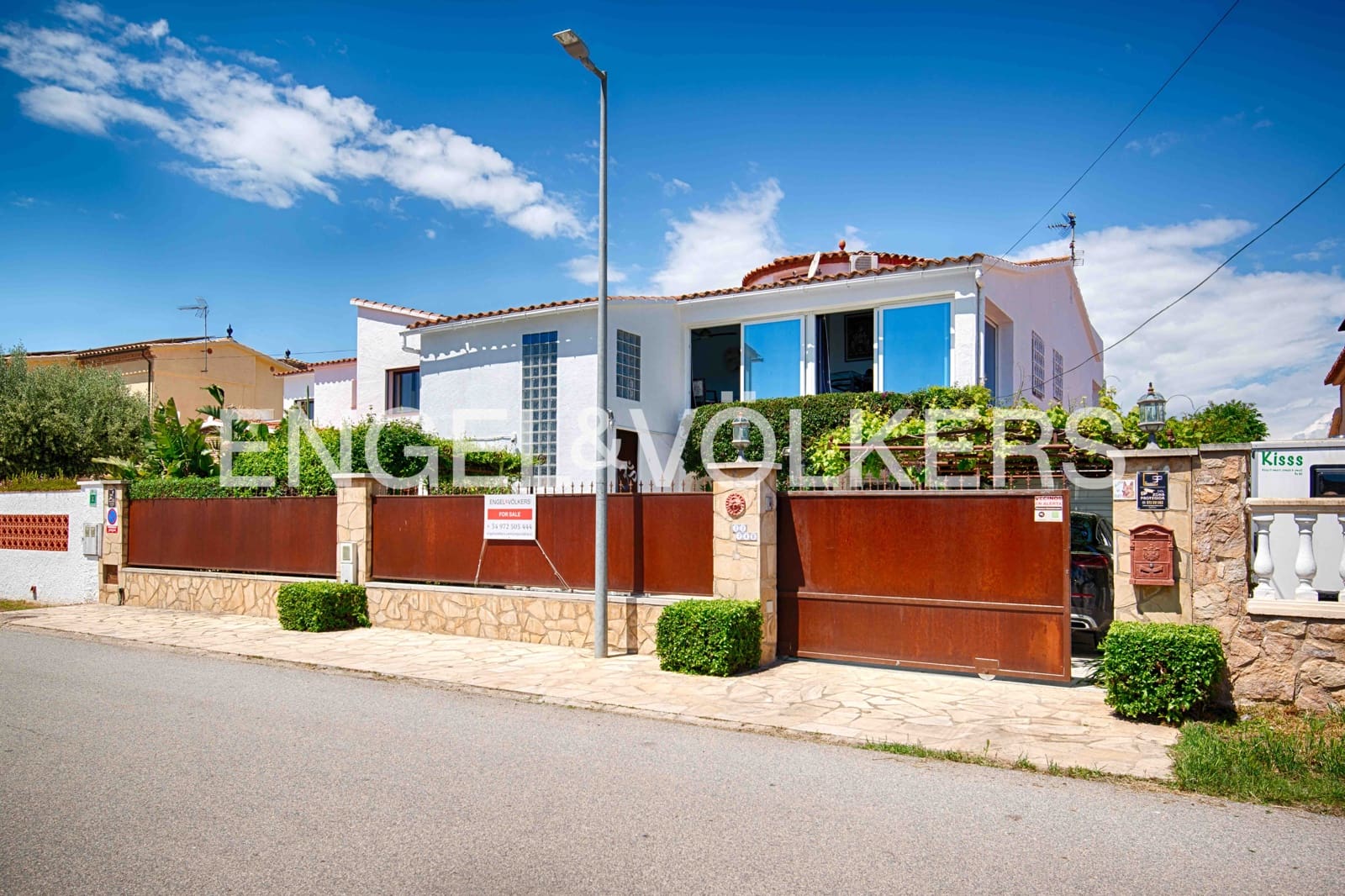 Chalet de 6 habitaciones en Empuriabrava en venta con garaje - 1.100.000 € (Ref: 9005590)