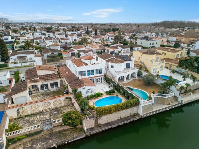 6 makuuhuone Huvila myytävänä paikassa Empuriabrava, Castelló d'Empúries mukana 
autotalli - 990 000 € (Ref: 9005590)