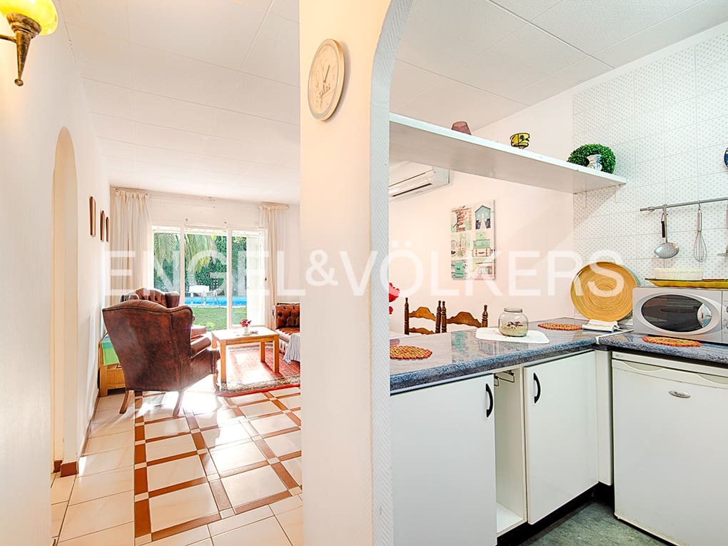 11 makuuhuone Huvila myytävänä paikassa Empuriabrava mukana uima-altaan 
autotalli - 1 200 000 € (Ref: 9005593)