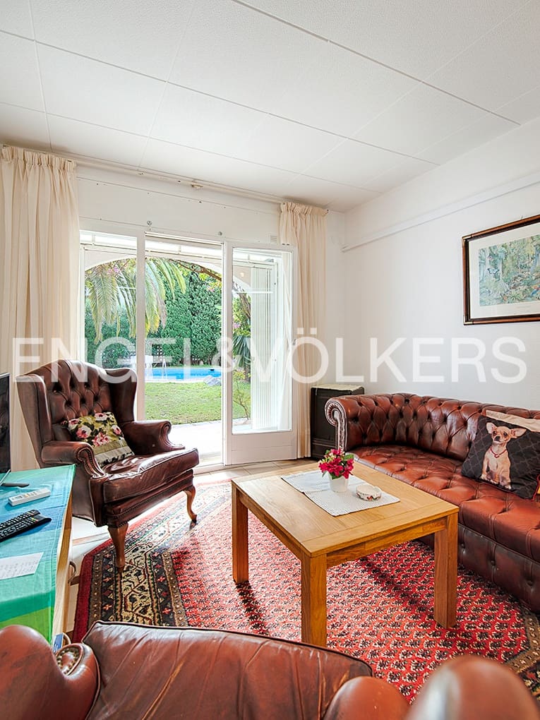 11 makuuhuone Huvila myytävänä paikassa Empuriabrava mukana uima-altaan 
autotalli - 1 200 000 € (Ref: 9005593)