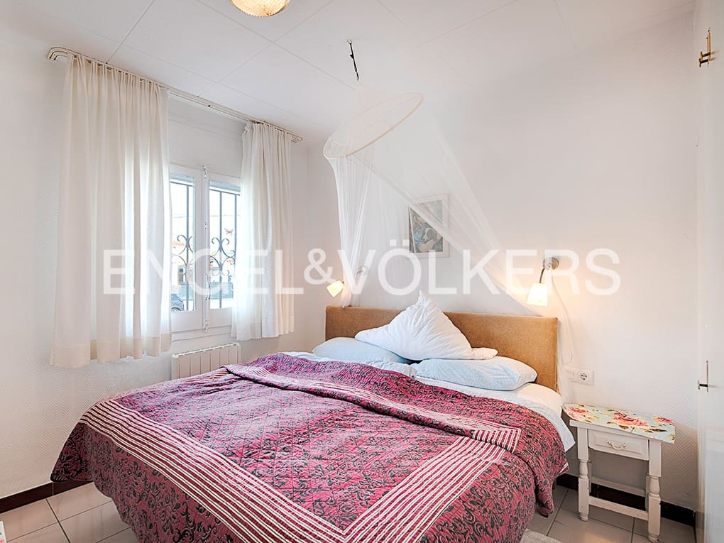 11 makuuhuone Huvila myytävänä paikassa Empuriabrava mukana uima-altaan 
autotalli - 1 200 000 € (Ref: 9005593)