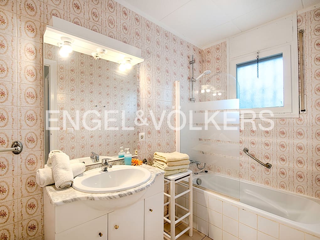 11 makuuhuone Huvila myytävänä paikassa Empuriabrava mukana uima-altaan 
autotalli - 1 200 000 € (Ref: 9005593)