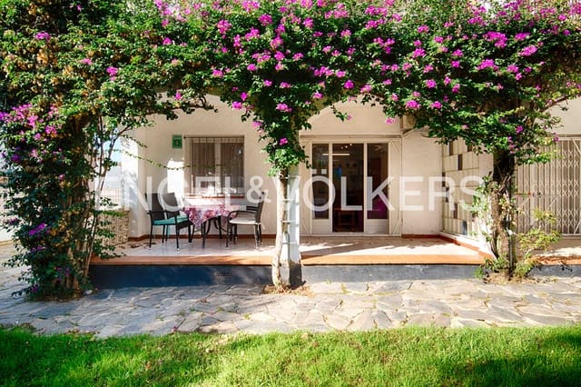 11 makuuhuone Huvila myytävänä paikassa Empuriabrava, Castelló d'Empúries mukana uima-altaan 
autotalli - 1 200 000 € (Ref: 9005593)