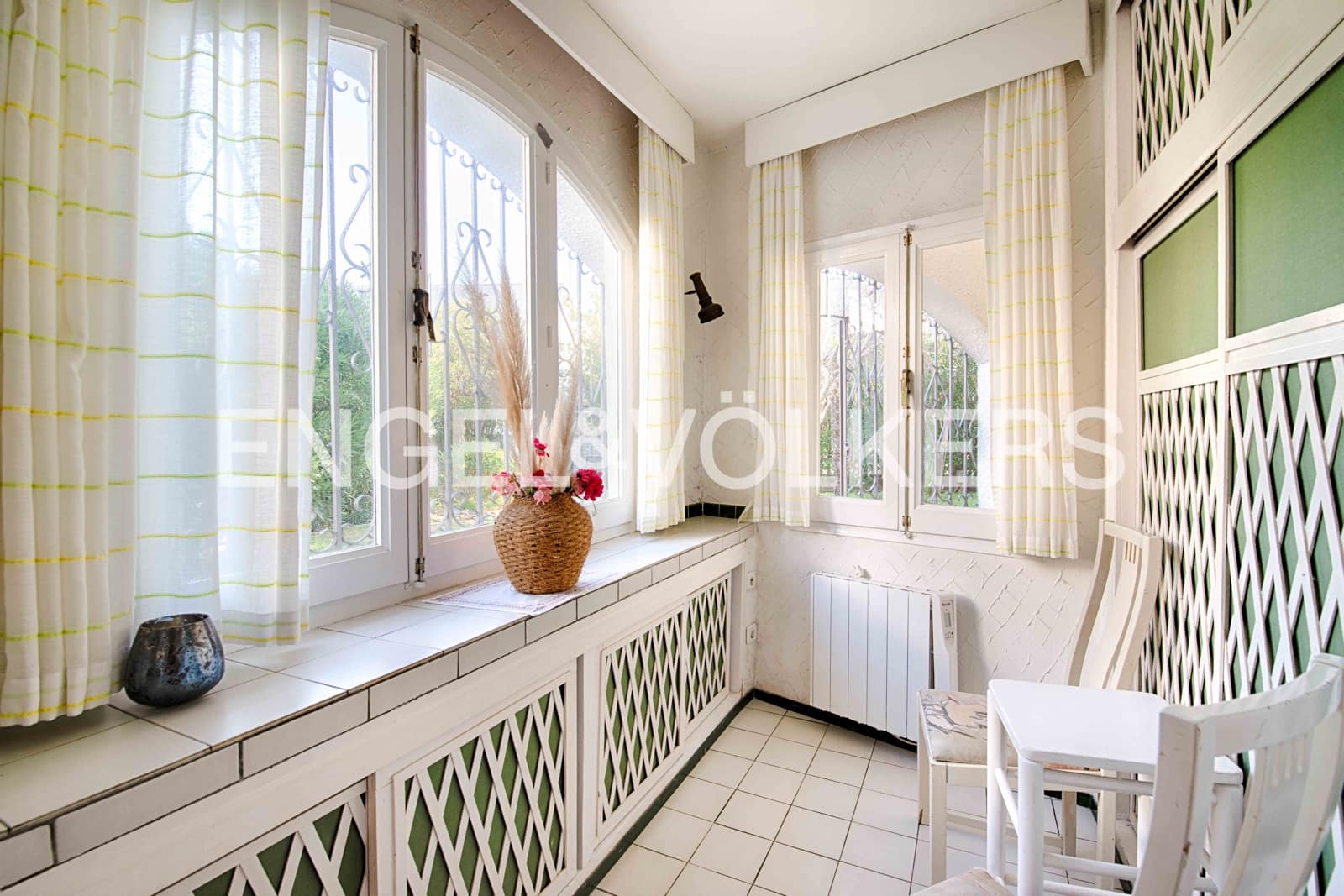 11 makuuhuone Huvila myytävänä paikassa Empuriabrava mukana uima-altaan 
autotalli - 1 200 000 € (Ref: 9005593)