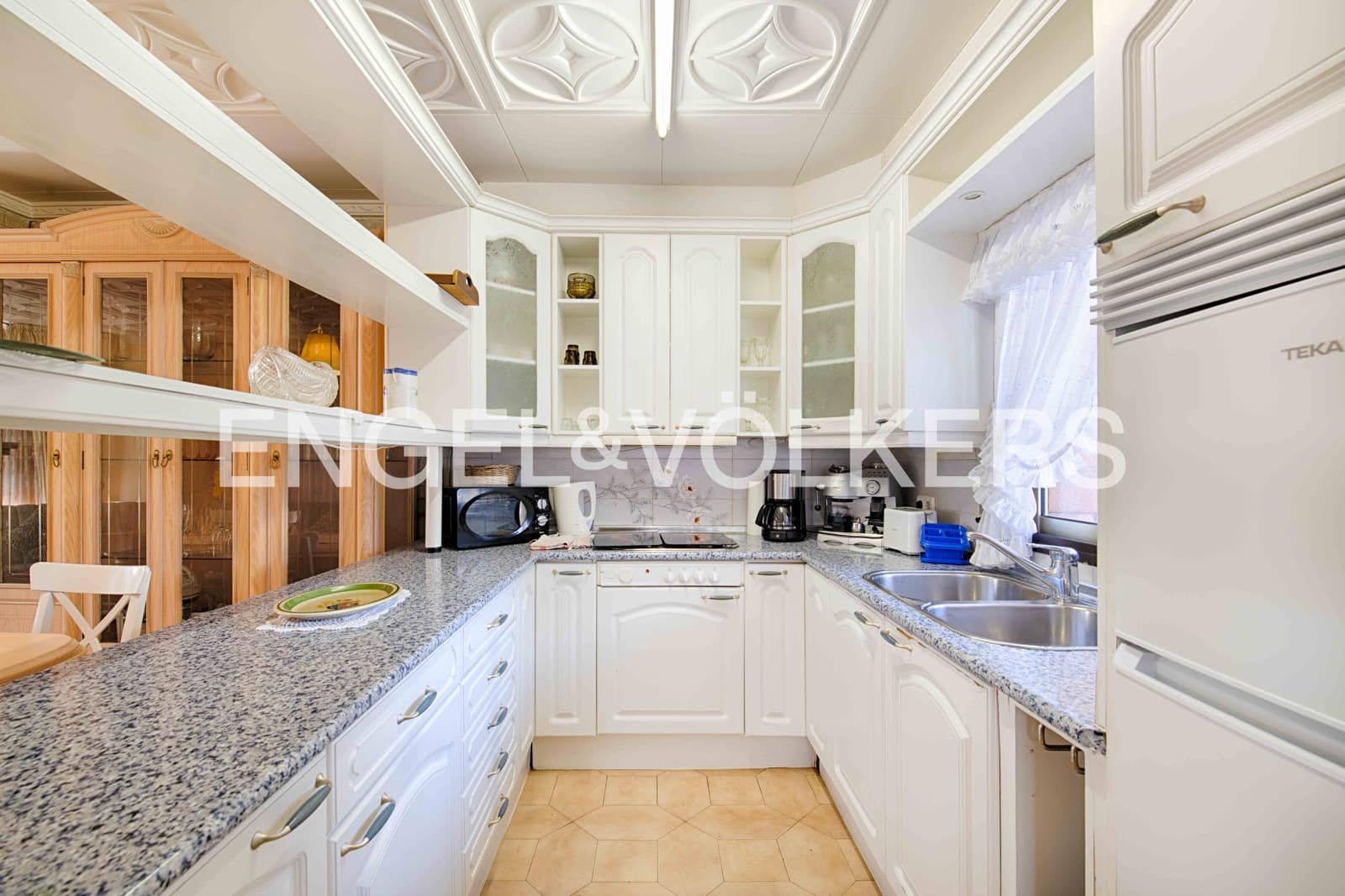 11 makuuhuone Huvila myytävänä paikassa Empuriabrava mukana uima-altaan 
autotalli - 1 200 000 € (Ref: 9005593)