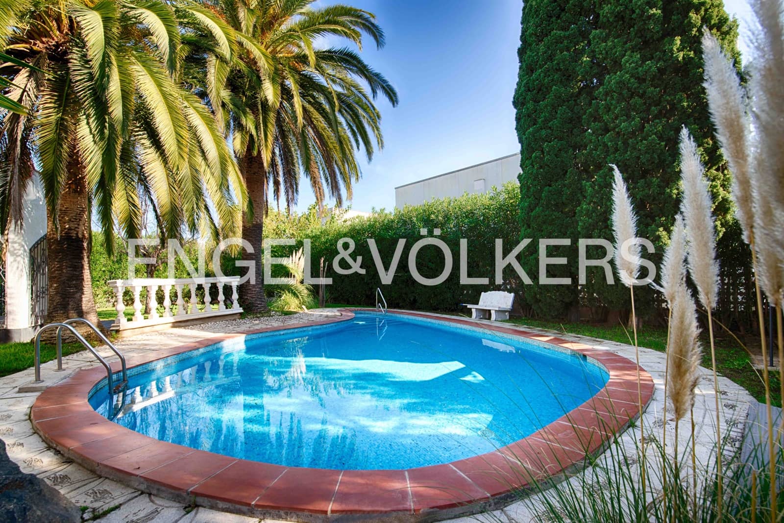 11 makuuhuone Huvila myytävänä paikassa Empuriabrava mukana uima-altaan 
autotalli - 1 200 000 € (Ref: 9005593)