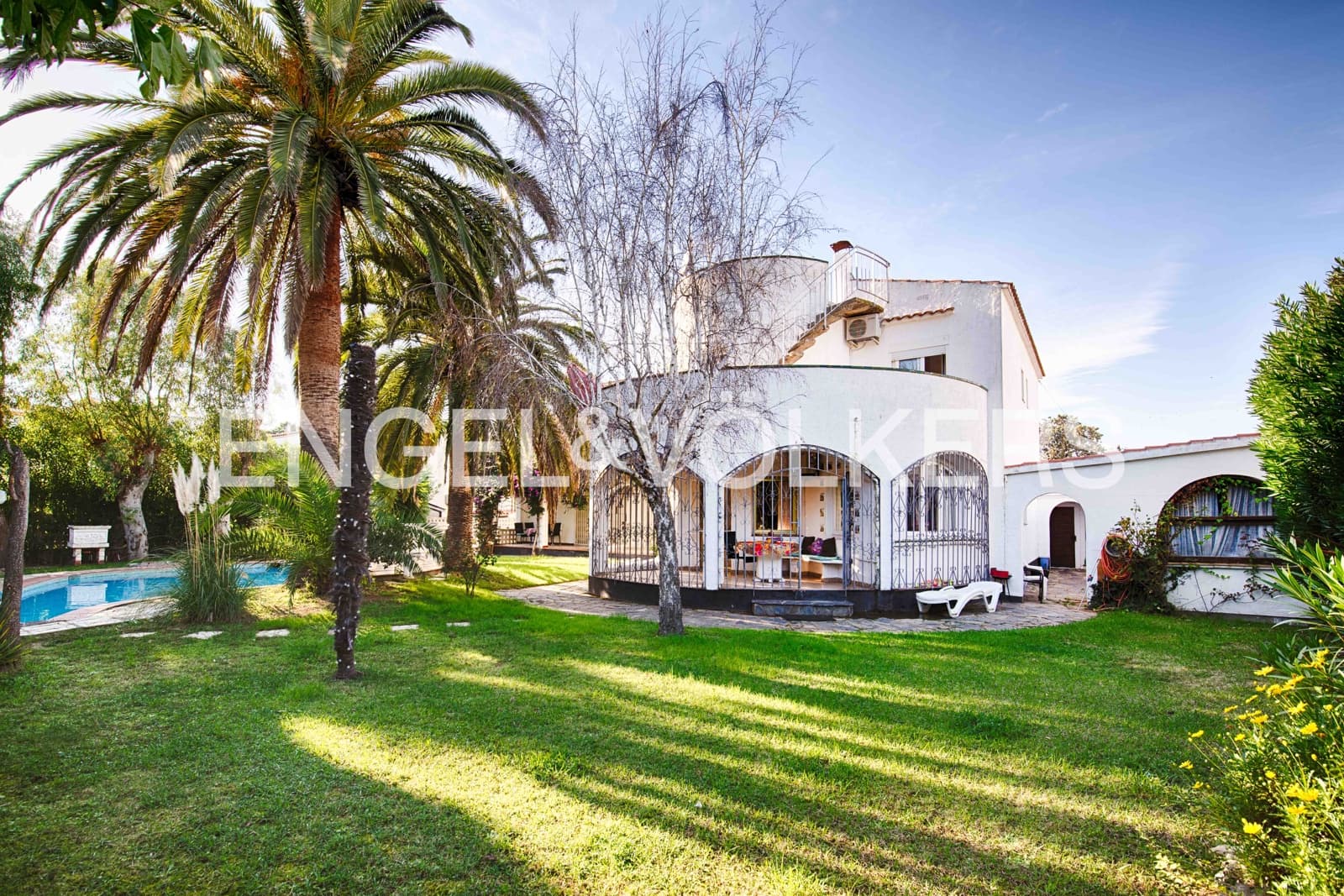 11 makuuhuone Huvila myytävänä paikassa Empuriabrava mukana uima-altaan 
autotalli - 1 200 000 € (Ref: 9005593)