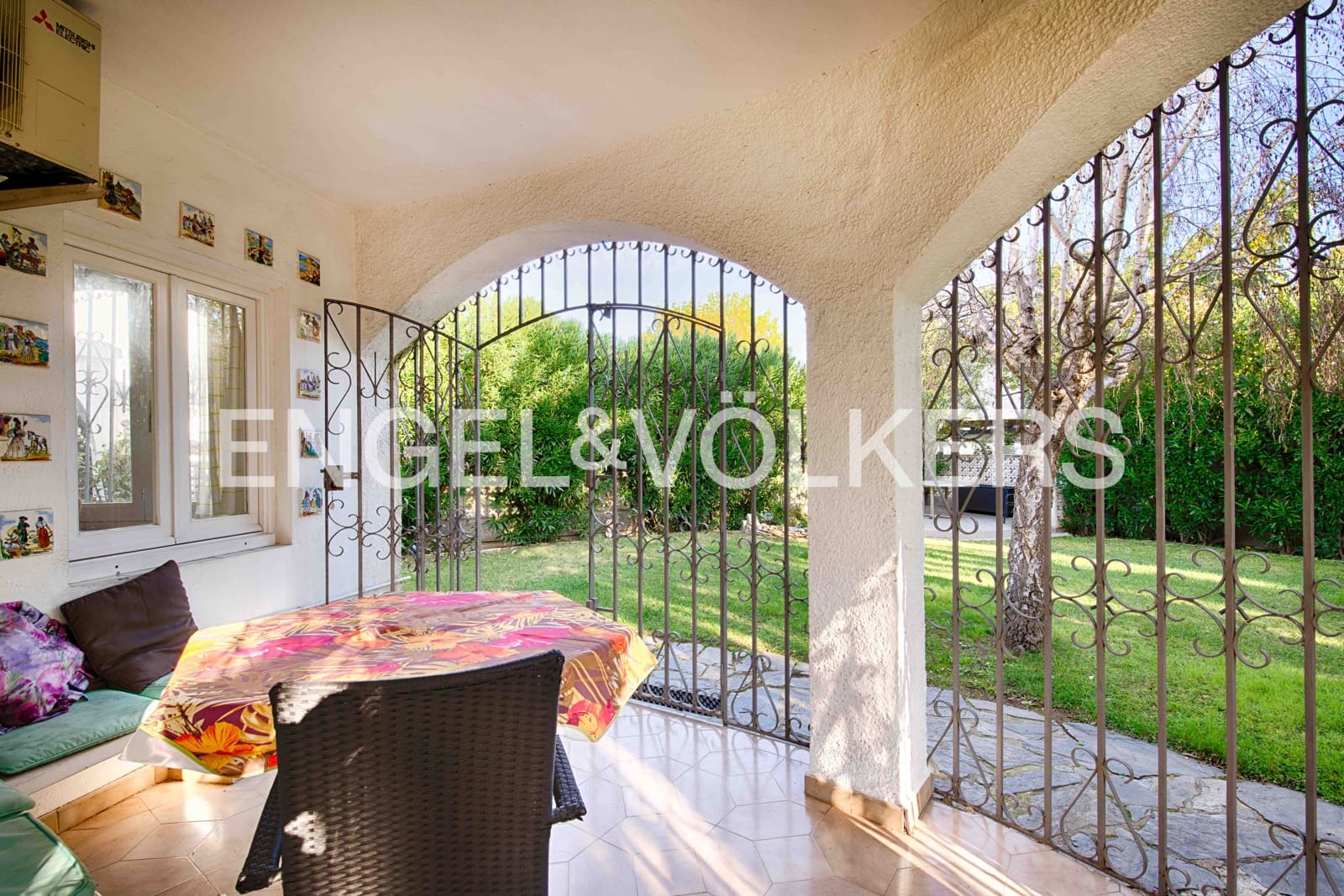 11 makuuhuone Huvila myytävänä paikassa Empuriabrava mukana uima-altaan 
autotalli - 1 200 000 € (Ref: 9005593)