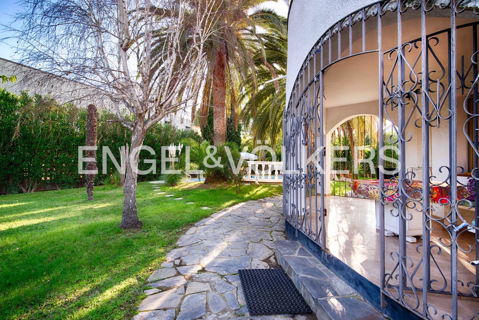 11 makuuhuone Huvila myytävänä paikassa Empuriabrava mukana uima-altaan 
autotalli - 1 200 000 € (Ref: 9005593)