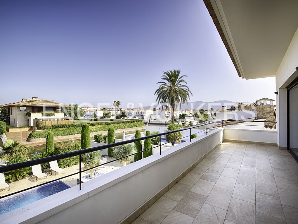 4 quarto Moradia para venda em Empuriabrava com piscina garagem - 1 499 000 € (Ref: 9005596)