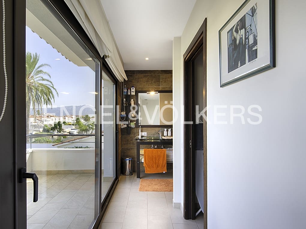 4 quarto Moradia para venda em Empuriabrava com piscina garagem - 1 499 000 € (Ref: 9005596)