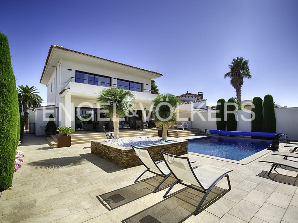 4 quarto Moradia para venda em Empuriabrava com piscina garagem - 1 499 000 € (Ref: 9005596)