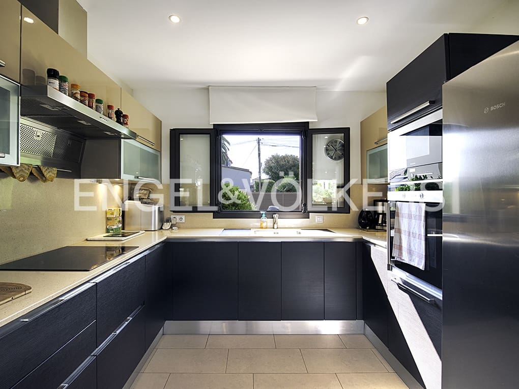 4 quarto Moradia para venda em Empuriabrava com piscina garagem - 1 499 000 € (Ref: 9005596)