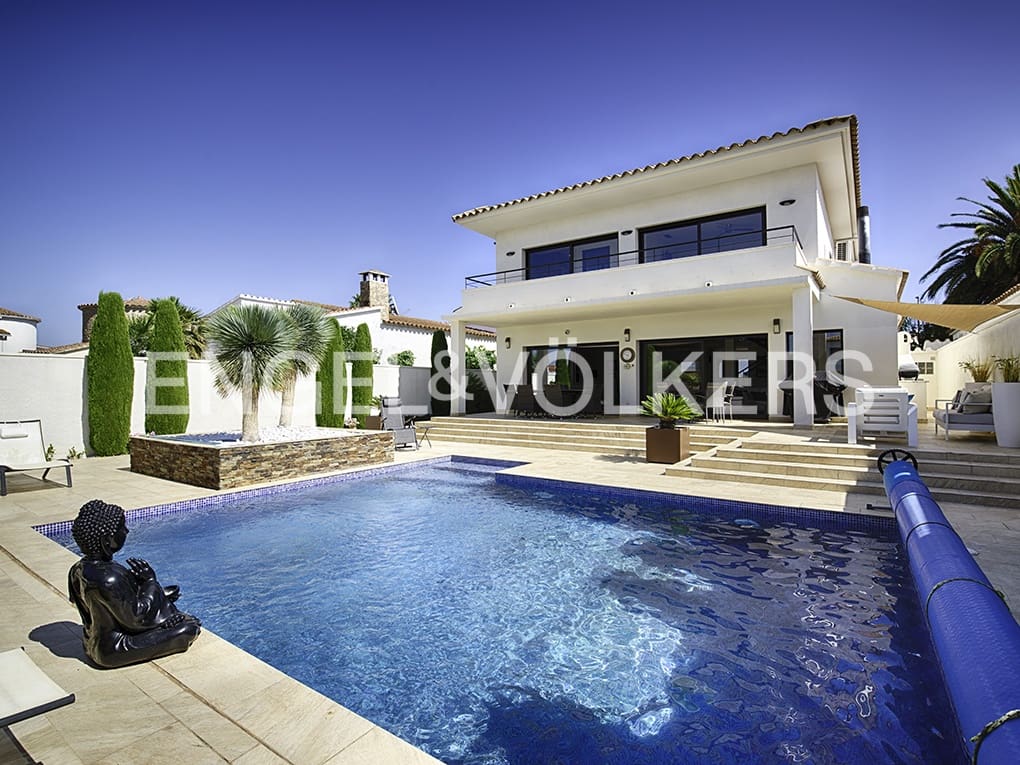 4 quarto Moradia para venda em Empuriabrava com piscina garagem - 1 499 000 € (Ref: 9005596)