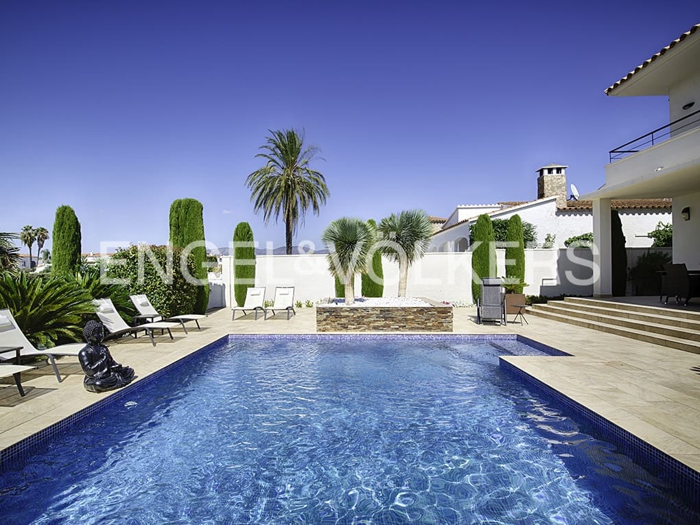 4 quarto Moradia para venda em Empuriabrava com piscina garagem - 1 499 000 € (Ref: 9005596)