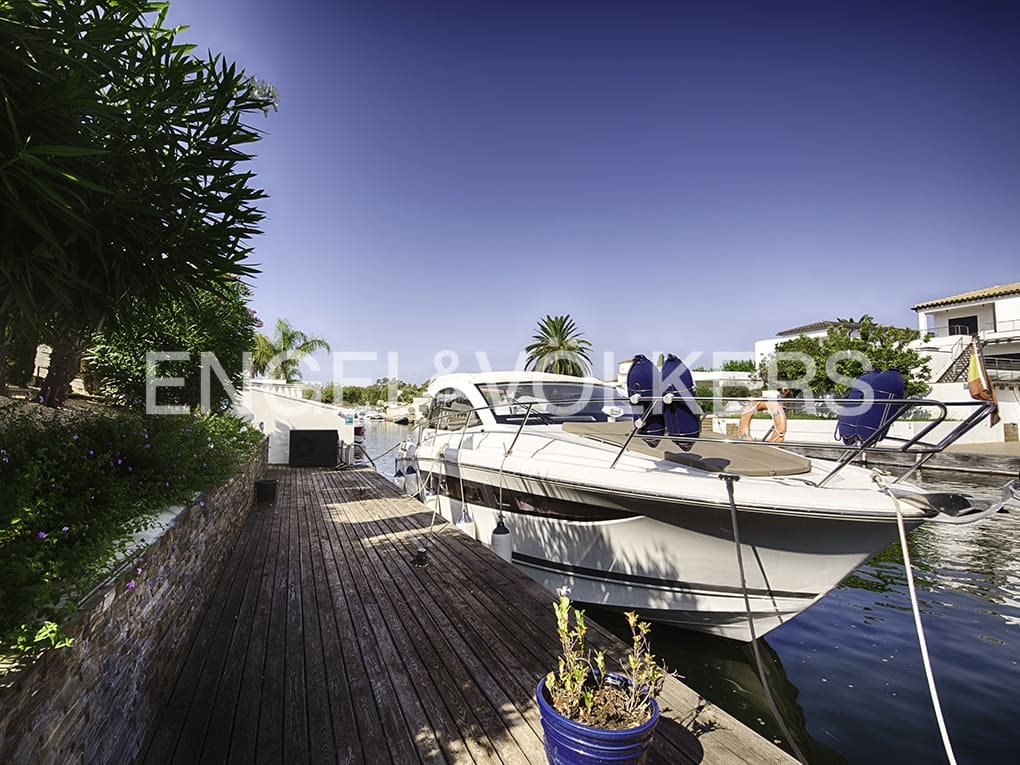 4 quarto Moradia para venda em Empuriabrava com piscina garagem - 1 499 000 € (Ref: 9005596)