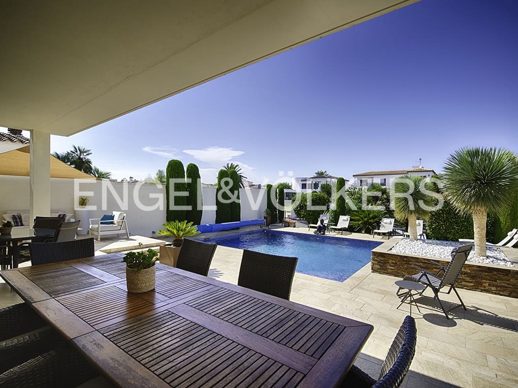 4 quarto Moradia para venda em Empuriabrava com piscina garagem - 1 499 000 € (Ref: 9005596)