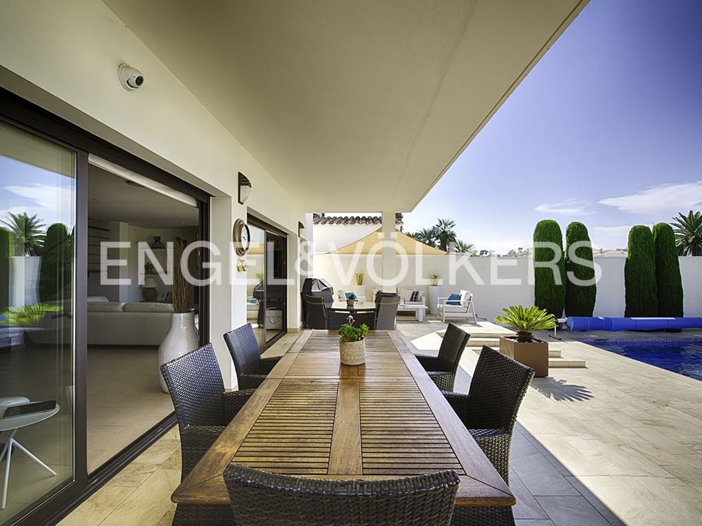 4 quarto Moradia para venda em Empuriabrava com piscina garagem - 1 499 000 € (Ref: 9005596)