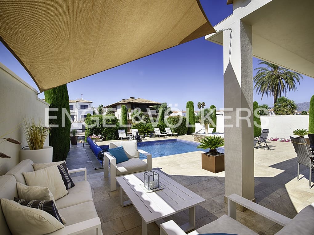 4 quarto Moradia para venda em Empuriabrava com piscina garagem - 1 499 000 € (Ref: 9005596)