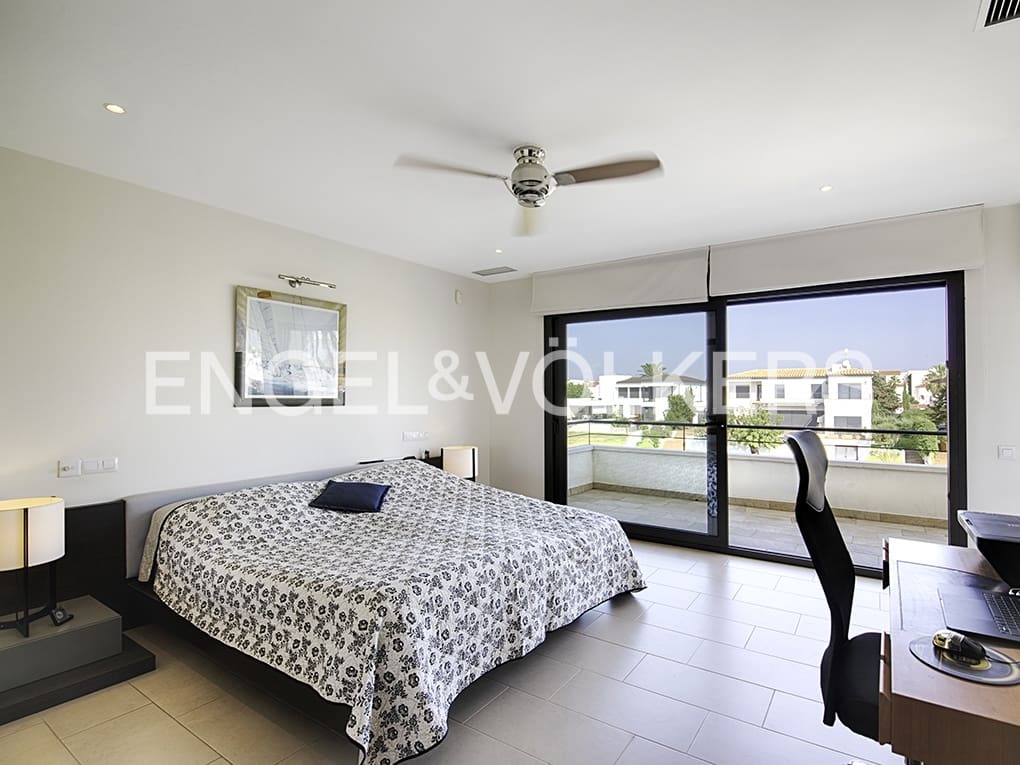 4 quarto Moradia para venda em Empuriabrava com piscina garagem - 1 499 000 € (Ref: 9005596)