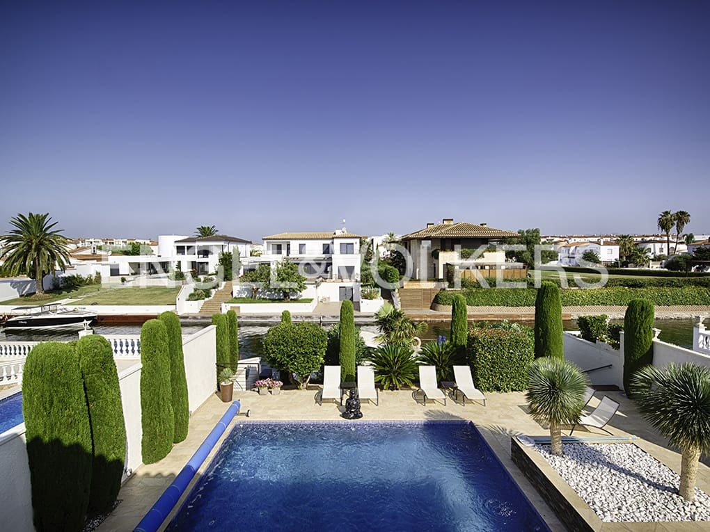 4 quarto Moradia para venda em Empuriabrava com piscina garagem - 1 499 000 € (Ref: 9005596)