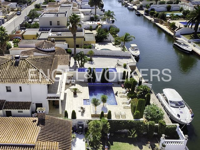 4 soveværelse Villa til salg i Empuriabrava, Castelló d'Empúries med swimmingpool garage - € 1.499.000 (Ref: 9005596)