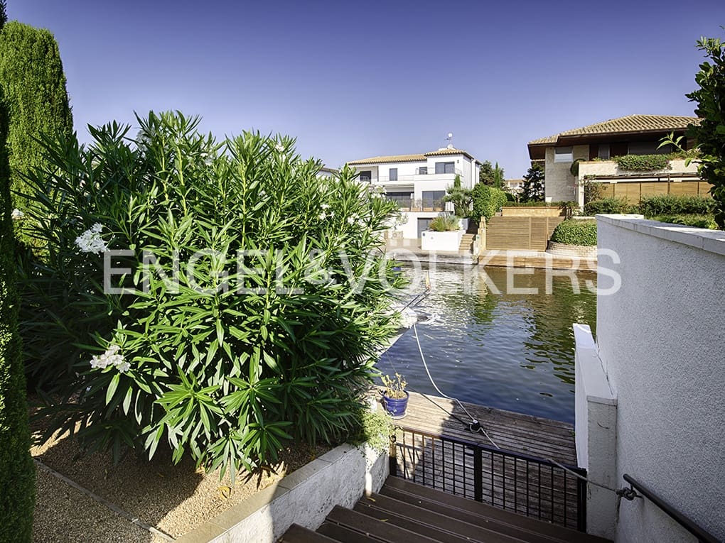 4 quarto Moradia para venda em Empuriabrava com piscina garagem - 1 499 000 € (Ref: 9005596)