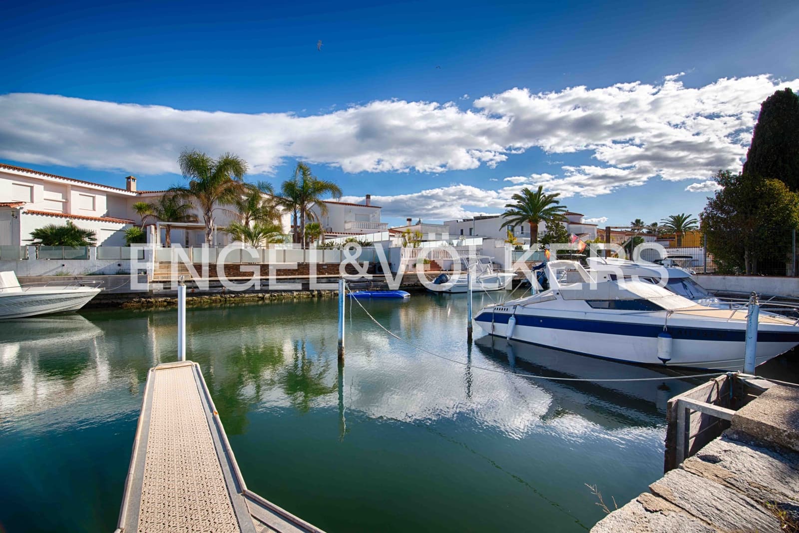3 soveværelse Villa til salg i Empuriabrava med swimmingpool garage - € 770.000 (Ref: 9005598)