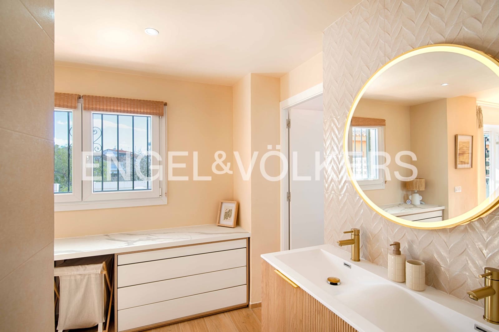 3 soveværelse Villa til salg i Empuriabrava med swimmingpool garage - € 770.000 (Ref: 9005598)