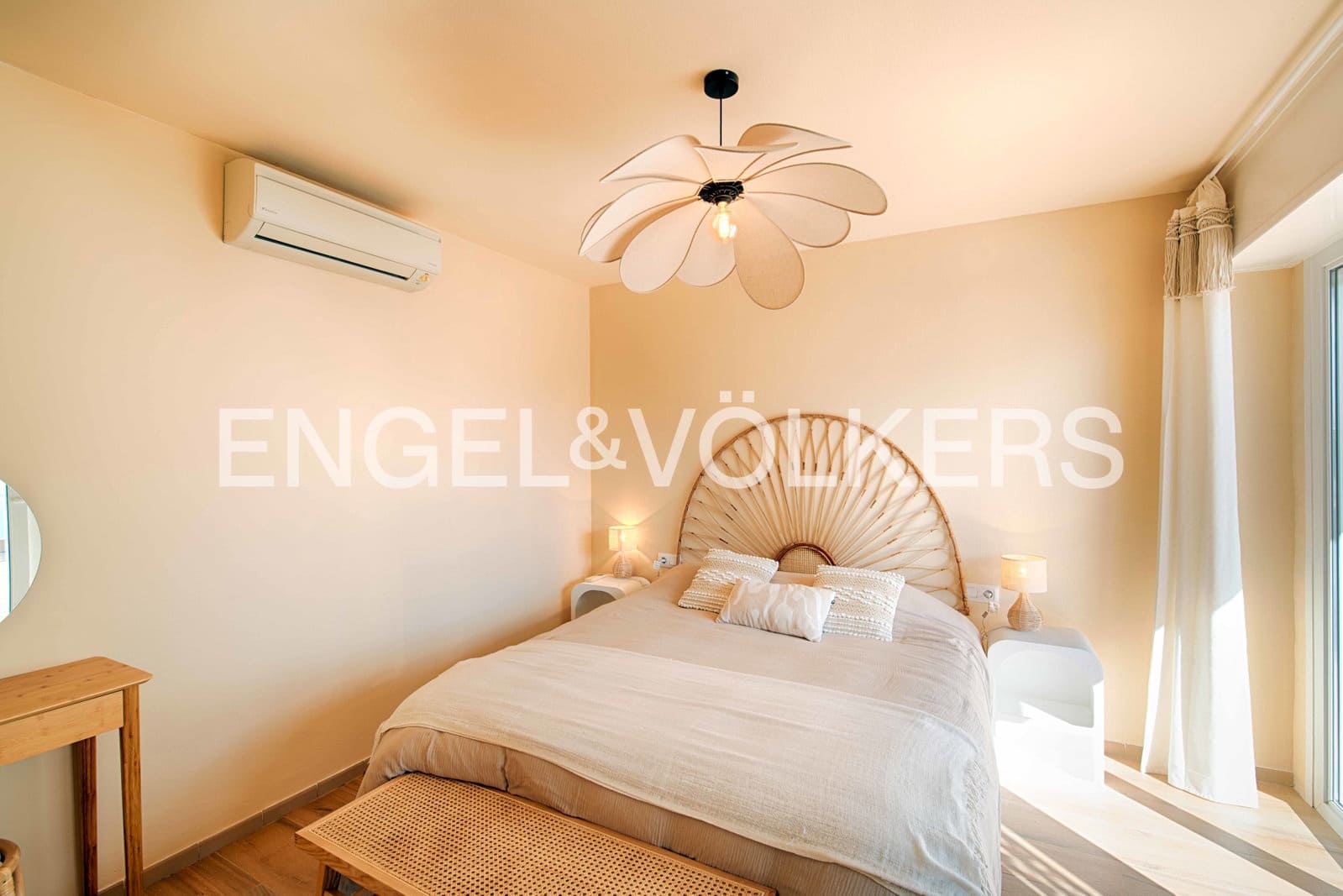 Chalet de 3 habitaciones en Empuriabrava en venta con piscina garaje - 735.000 € (Ref: 9005598)